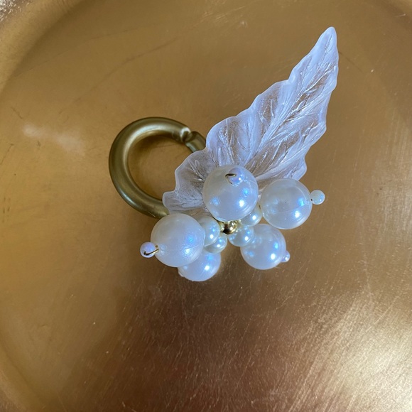 Set of 8 handmade beaded floral design napkin rings napkin holders - Picture 6 of 6